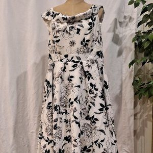 MACY'S CITY CHIC DRESS